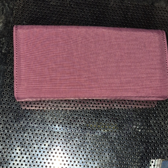 NWOT Kipling Mauve Wallet - Picture 4 of 4